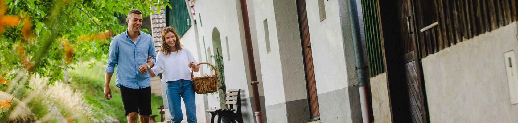 Picknicken in der Kellergasse, © Weinviertel Tourismus / Doris Schwarz-König Picknicken in der Kellergasse, © Weinviertel Tourismus / Doris Schwarz-König