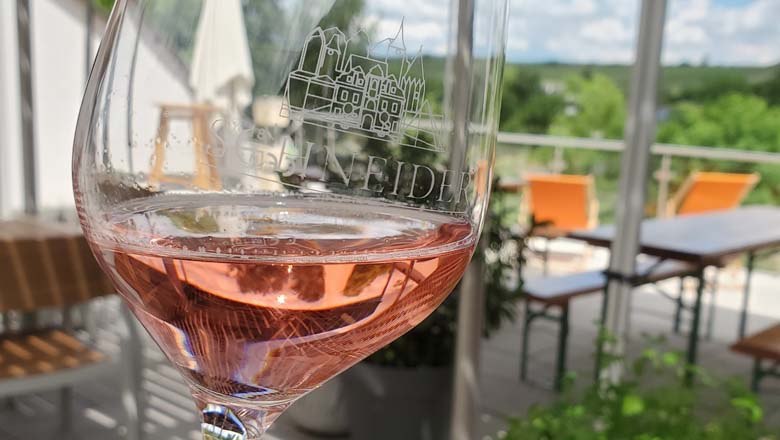 Rastplatz Terrasse, © Martina Schneider Rastplatz Terrasse, © Martina Schneider