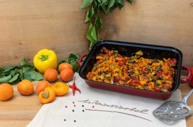 Ofengemüse mit Marillen, © LEADER Region Weinviertel Ost / Simsan-Fotografie Ofengemüse mit Marillen, © LEADER Region Weinviertel Ost / Simsan-Fotografie