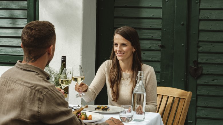 Exklusives Erlebnis in ausgewählten Kellergassen, © Weinviertel Tourismus / Michael Reidinger Exklusives Erlebnis in ausgewählten Kellergassen, © Weinviertel Tourismus / Michael Reidinger