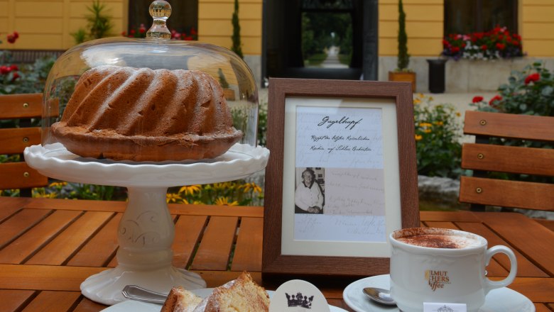 Schloss Café, © Elisabeth Sandfort Guglhupf und Kaffee in der Schlossgastronomie