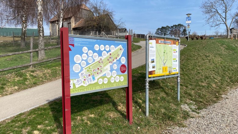 Dionysus Way, © Stadtgemeinde Mistelbach / Mark Schönmann Signpost on the Dionysosweg in Mistelbach with maps and information.
