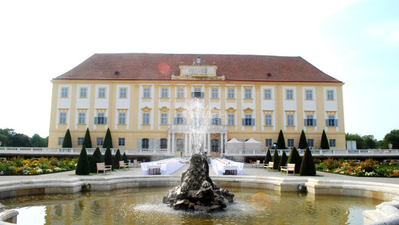 Tafeln in Schloss Hof , © Weinviertel Tourismus Tafeln in Schloss Hof , © Weinviertel Tourismus