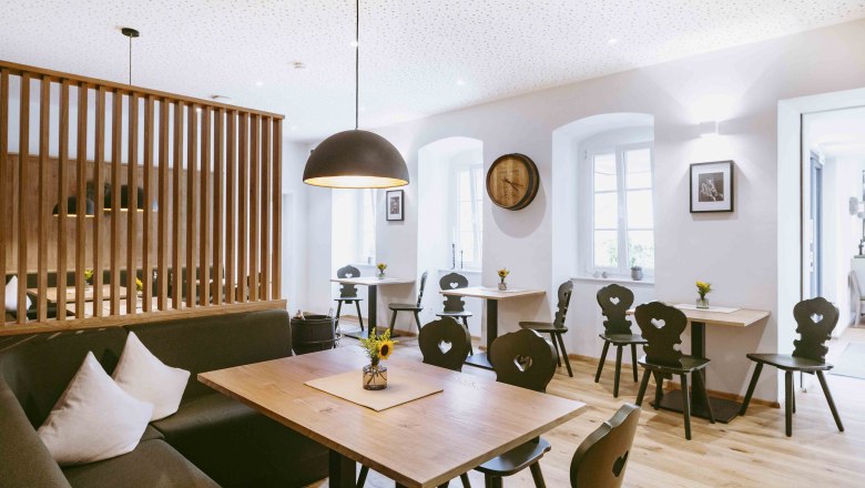 Útulná atmosféra v prosvětlené jídelně, © Astrid Bartl Útulná atmosféra v prosvětlené jídelně, © Astrid Bartl