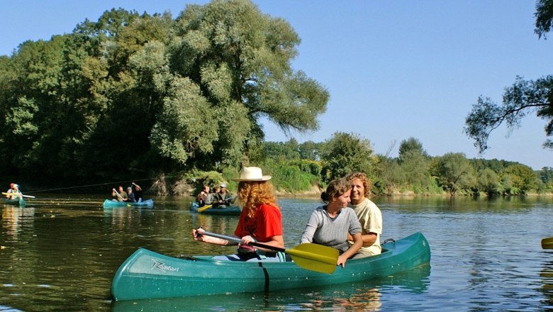 Kanu-Tour, © Weinviertel Tourismus / Schwarz-König & Sinzinger Kanu-Tour, © Weinviertel Tourismus / Schwarz-König & Sinzinger