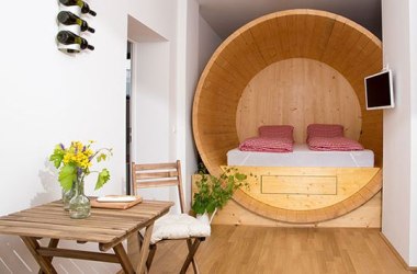 Schlafen im Weinfass, © Winzerhof Küssler Schlafen im Weinfass, © Winzerhof Küssler