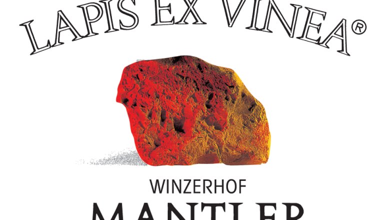 Winzerhof Mantler, © Winzerhof Mantler Logo des Winzerhofs Mantler mit einem roten Stein und dem Schriftzug 'Lapis Ex Vinea'.