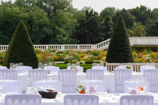 Tafeln in Schlossgärten, © Weinviertel Tourismus Tafeln in Schlossgärten, © Weinviertel Tourismus