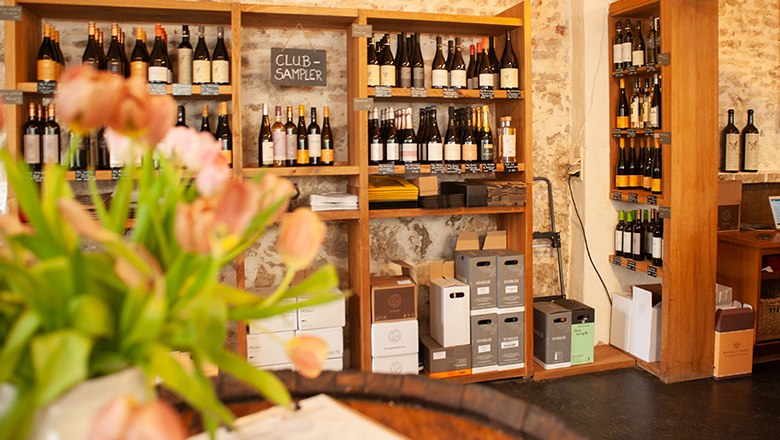 Vinothek in der Schmittn, © Clara J. Körner-Schreiber Vinothek in der Schmittn, © Clara J. Körner-Schreiber