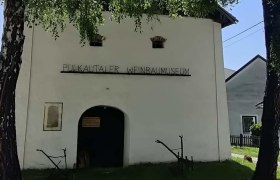 Herzlich Willkommen im Pulkautaler Weinbaumuseum, © Ing. Alexander Gröschl Herzlich Willkommen im Pulkautaler Weinbaumuseum, © Ing. Alexander Gröschl