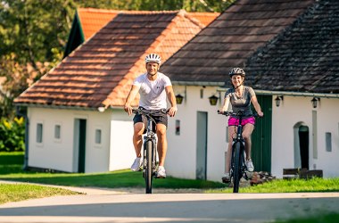Radfahren ausgehend von der Weinstadt Poysdorf, © Weinviertel Tourismus / www.pov.at Radfahren ausgehend von der Weinstadt Poysdorf, © Weinviertel Tourismus / www.pov.at