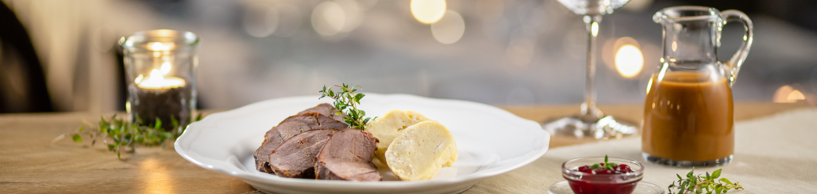 Rehbraten mit Serviettenknödel, © Weinviertel Tourismus / Cherie Hansson Rehbraten mit Serviettenknödel, © Weinviertel Tourismus / Cherie Hansson