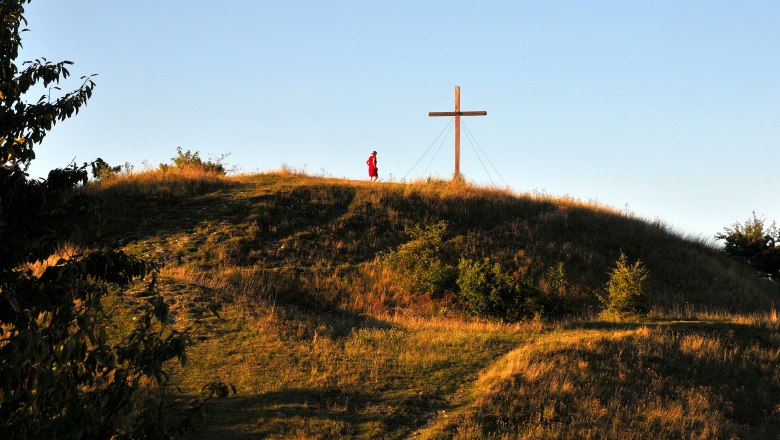Gipfelkreuz am Buschberg, © Weinviertel Tourismus / Mandl