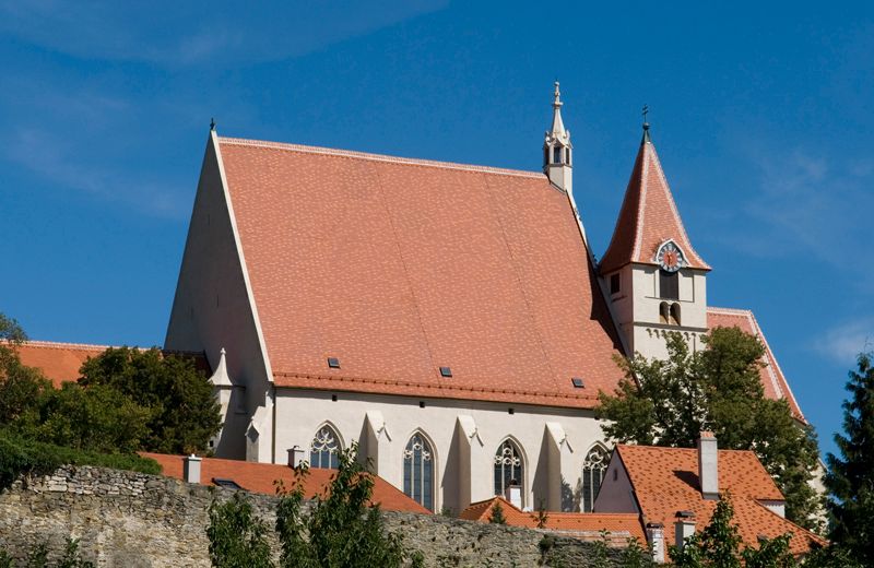 Außenansicht der Pfarrkirche Eggenburg