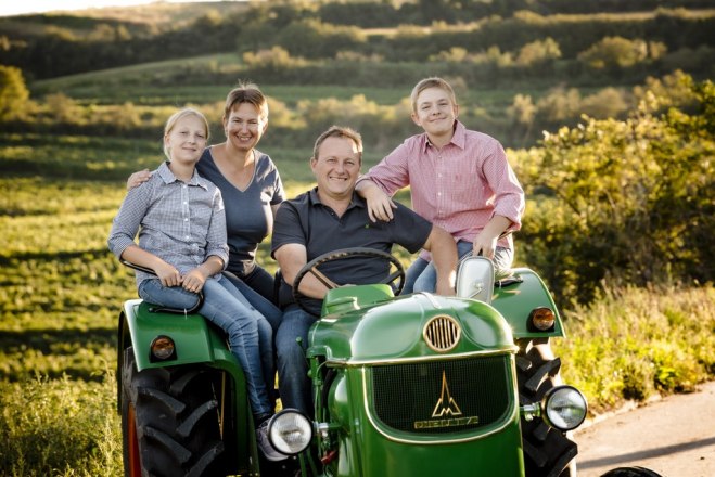 Traktorausflug mit der Familie, © Astrid Bartl