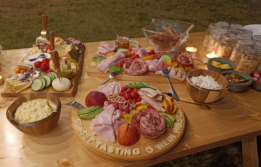 Selbstgemachtes Fingerfood inmitten der Weingärten genießen