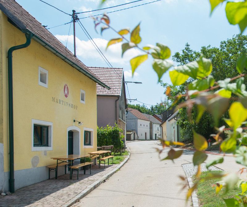 Herzlich willkommen beim Heurigen in der Kellergasse