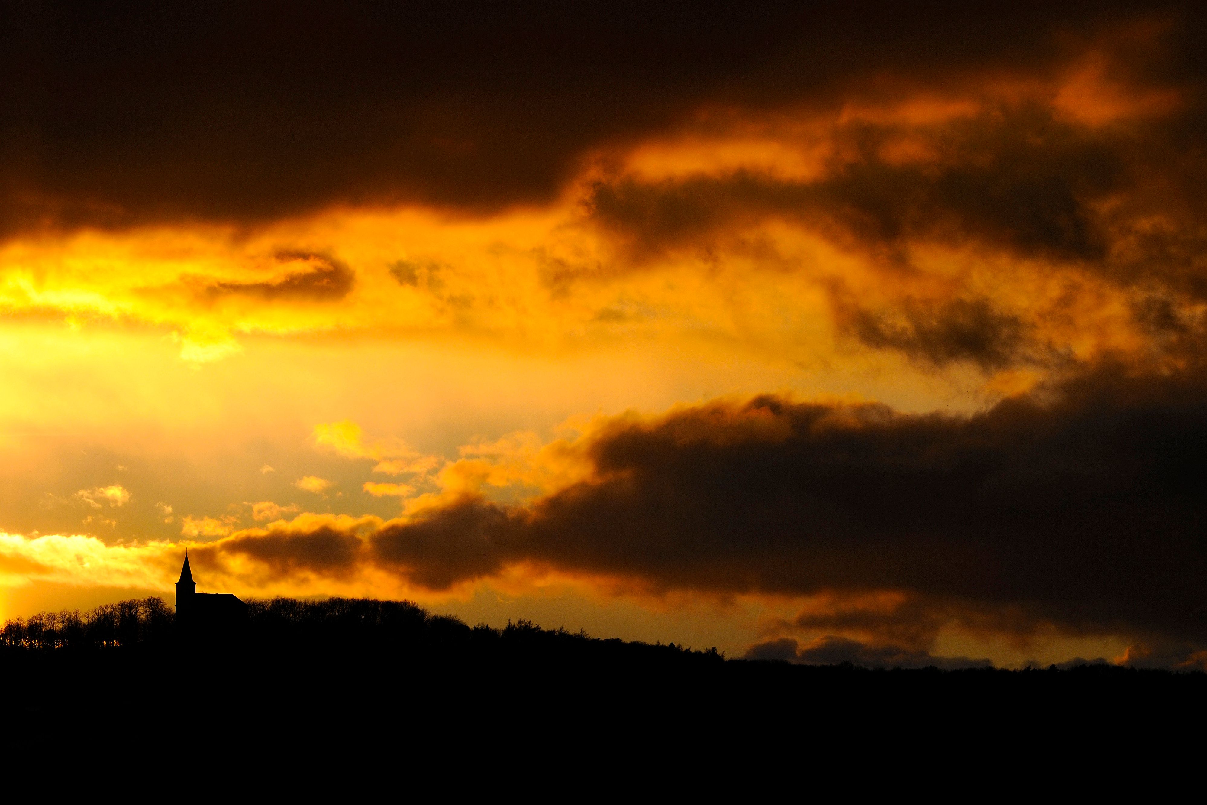 Kirche im Sonnenuntergang