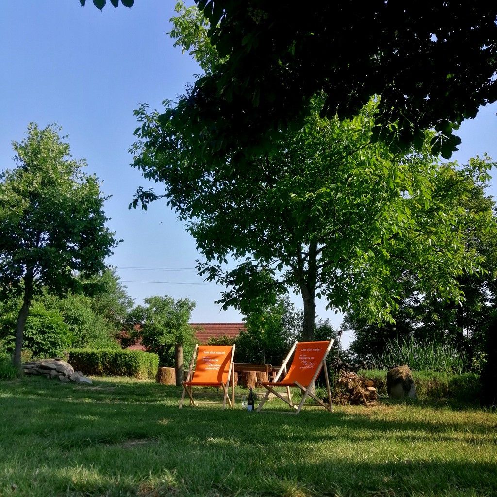 Idyllischer Naturgarten zum Chillen und die Seele baumeln lassen