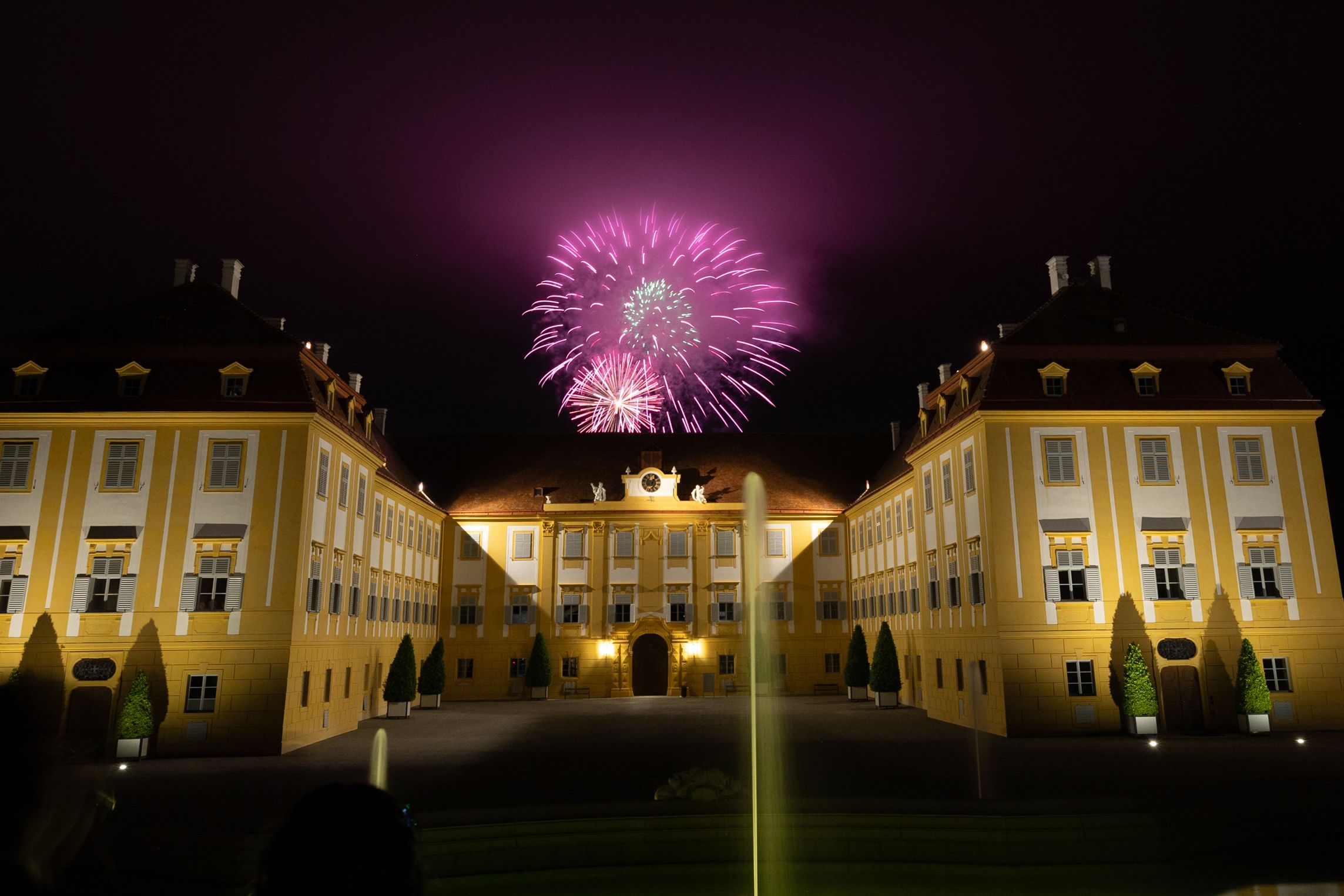 Feuerwerk über Schloss Hof