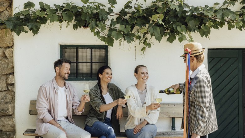 Kellergassenf&uuml;hrung, &copy; Weinviertel Tourismus / Sophie Menegaldo