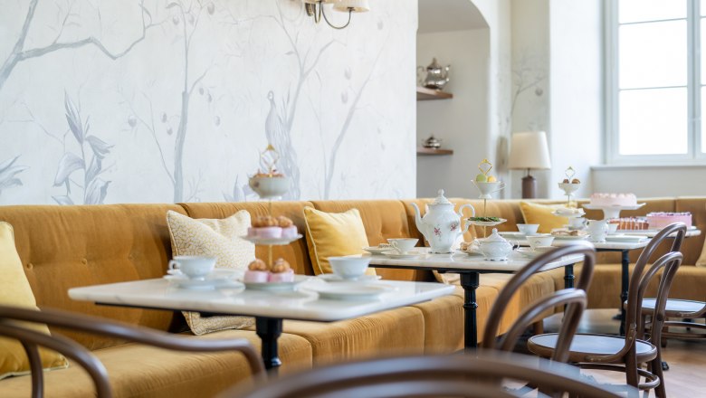 Caf&eacute; Arkadenhof, Schloss Hof, yellow benches, tables and chairs