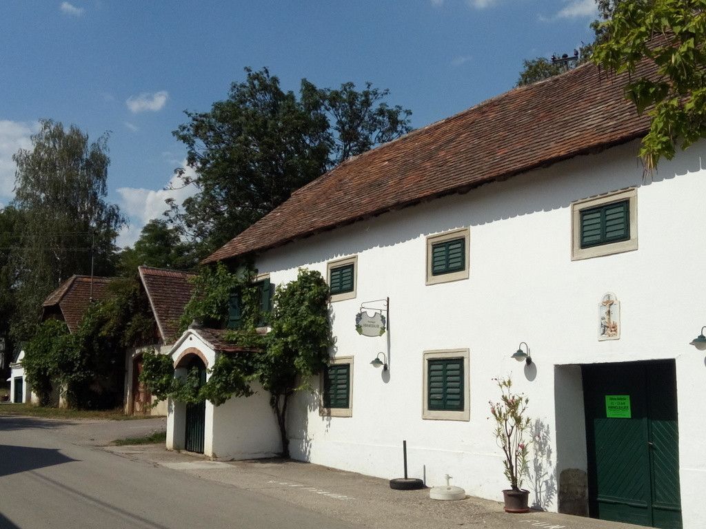 Malerischer Keller der Familie Himmelbauer in Untermarkersdorf