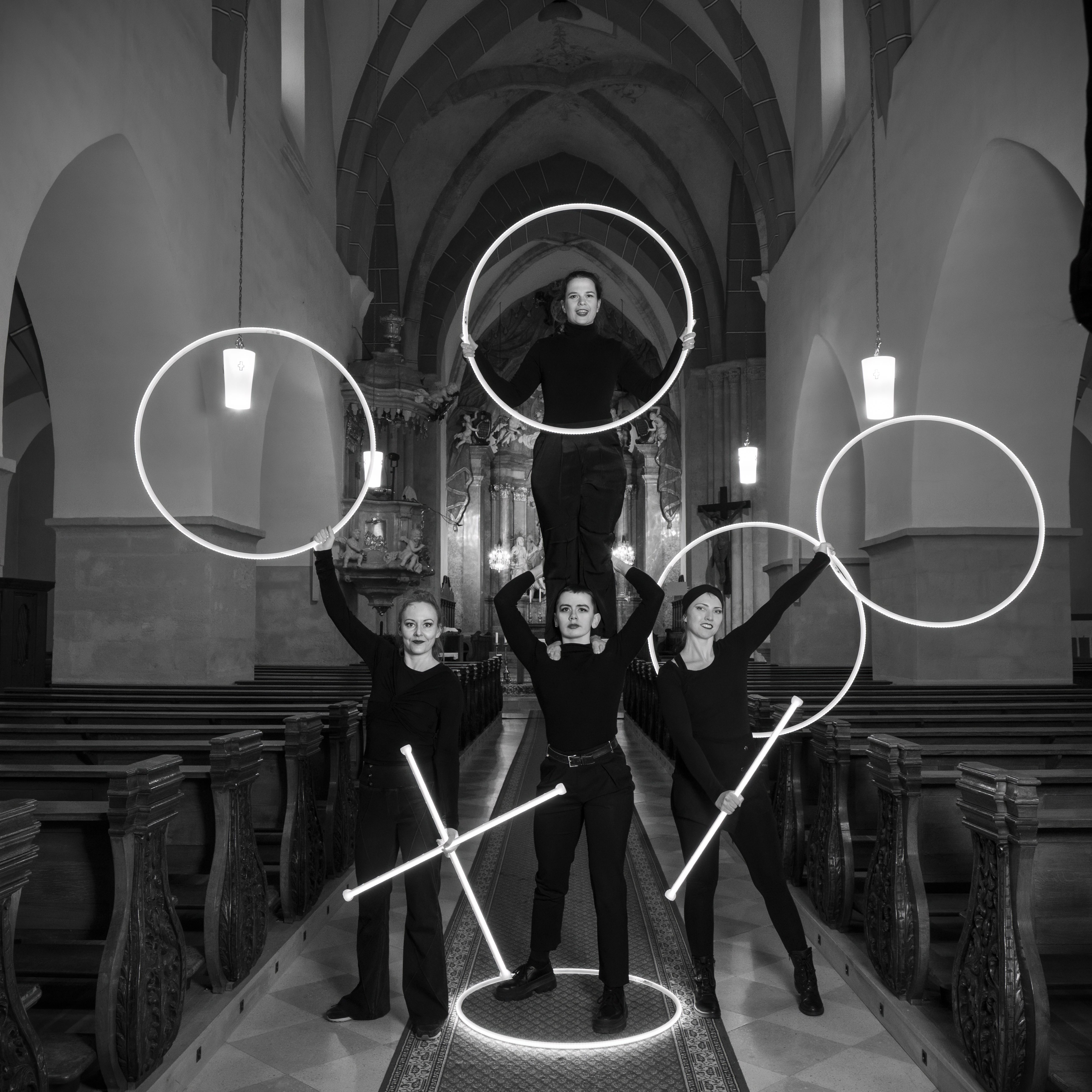 Zirkusartisten in Kirche