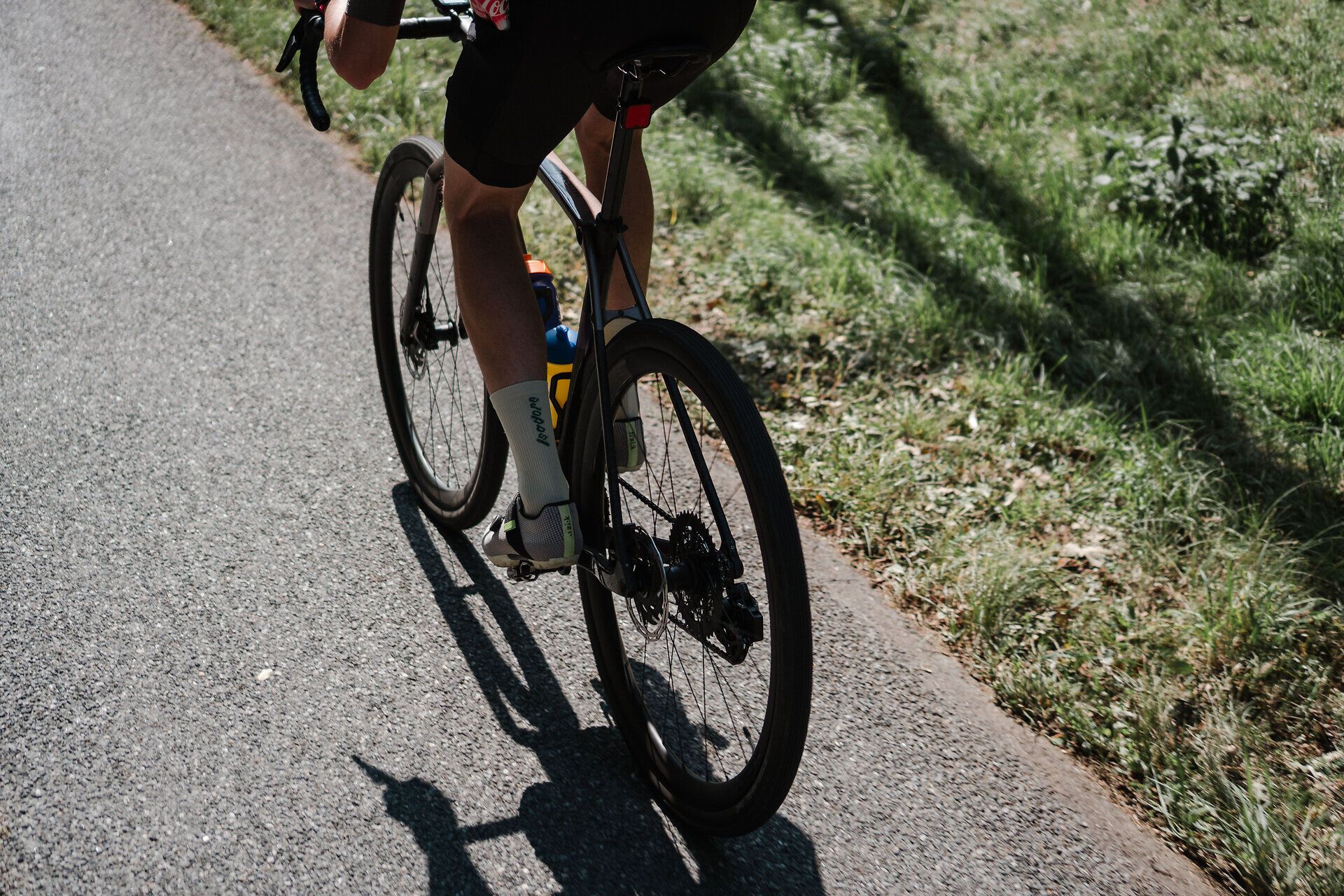 Die sanften Hügel des Retzer Landes laden zu unvergesslichen Gravelbike-Abenteuern ein. Während die Reifen über den Schotter gleiten, umgeben von üppigen Weinreben und der frischen Luft, spürt man die Freiheit der Natur. Hier wird jeder Tritt in die Pedale zu einem Erlebnis der besonderen Art.