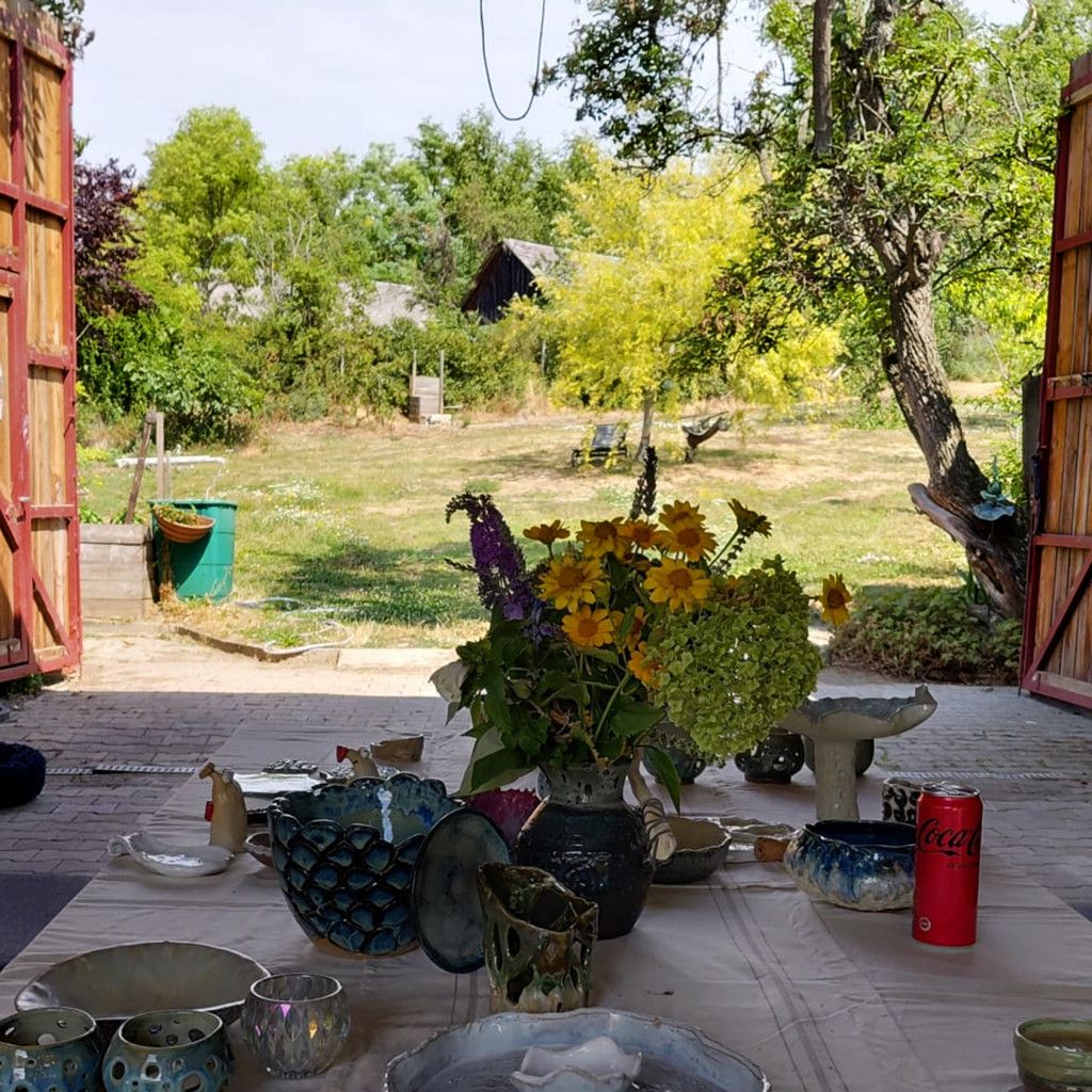 Durch Atelier in den Garten