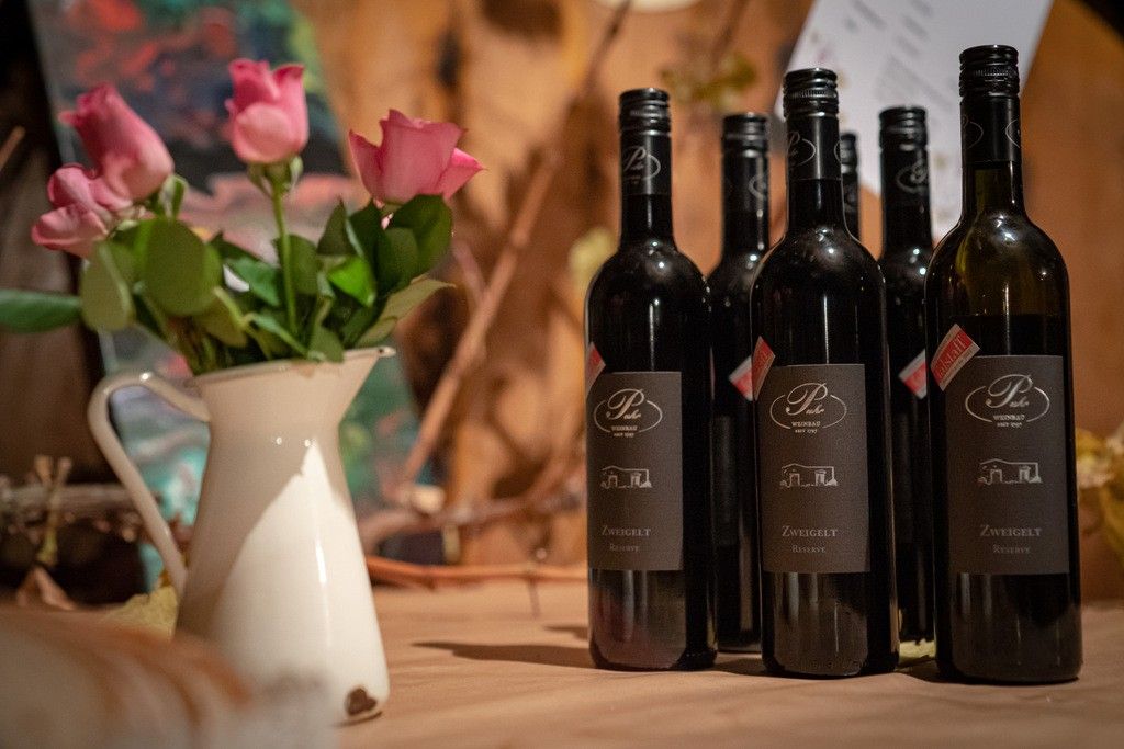 Herrliche Rotweine im Jahrhunderte alten Weinkeller - Weingut Puhr
