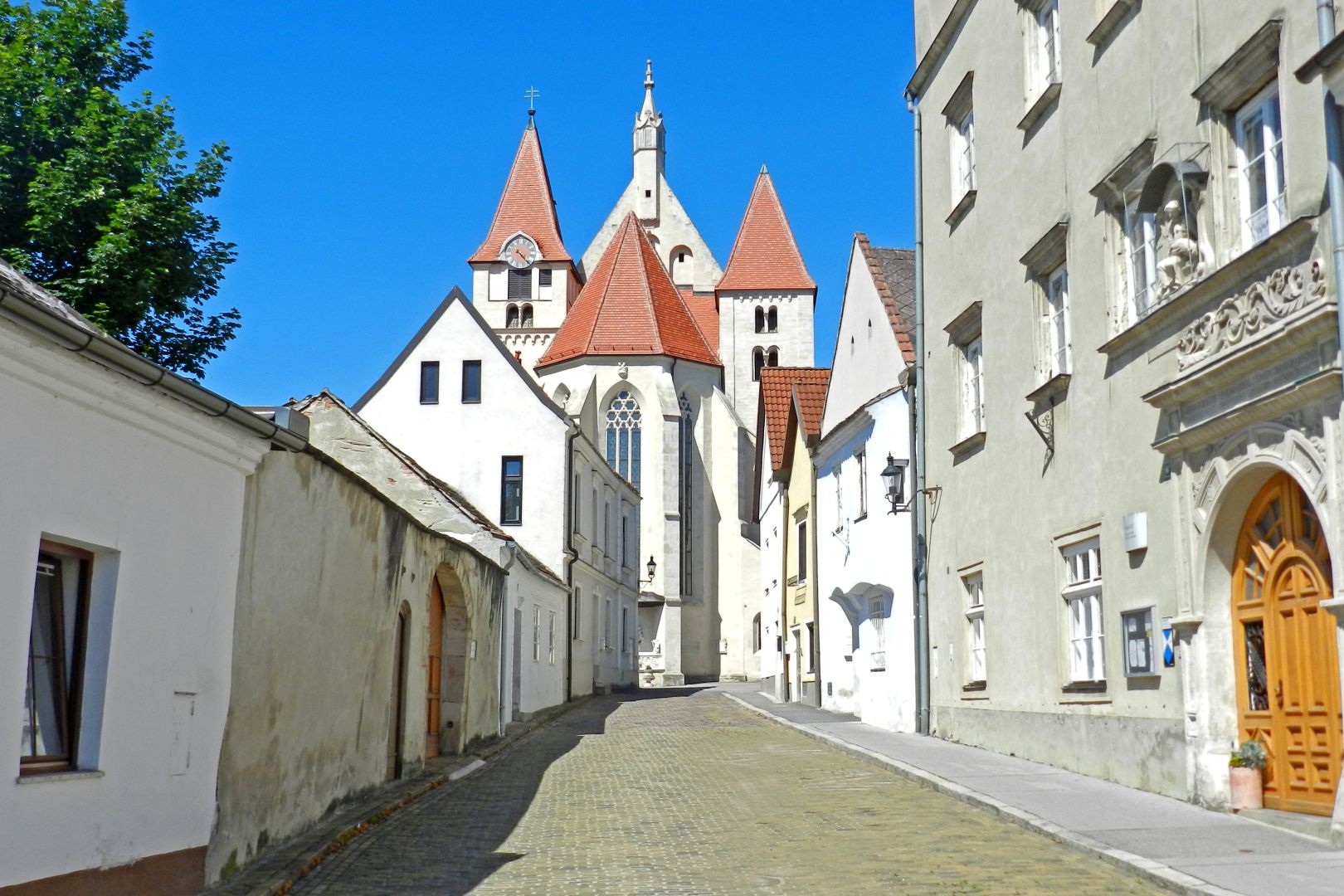 Pfarrhof und Pfarrkirche