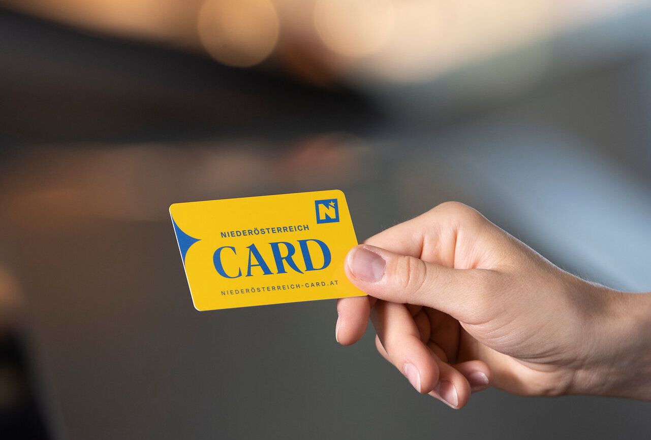 Die Niederösterreich-CARD öffnet die Türen zu unvergesslichen Erlebnissen in der Natur. Entdecken Sie atemberaubende Landschaften, während Sie von einer Hütte zur nächsten hüpfen und die frische Bergluft genießen. Ein Sommer voller Abenteuer und malerischer Ausblicke erwartet Sie.