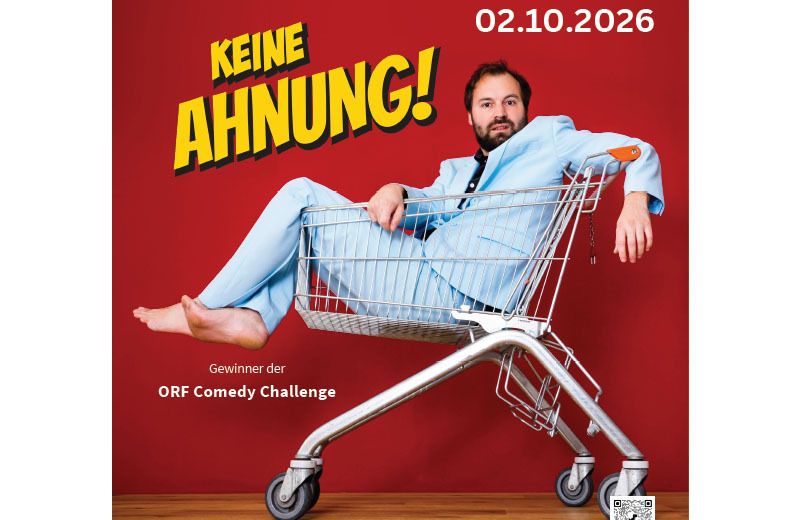 Manuel Thalhammer sitzt im Einkaufswagen