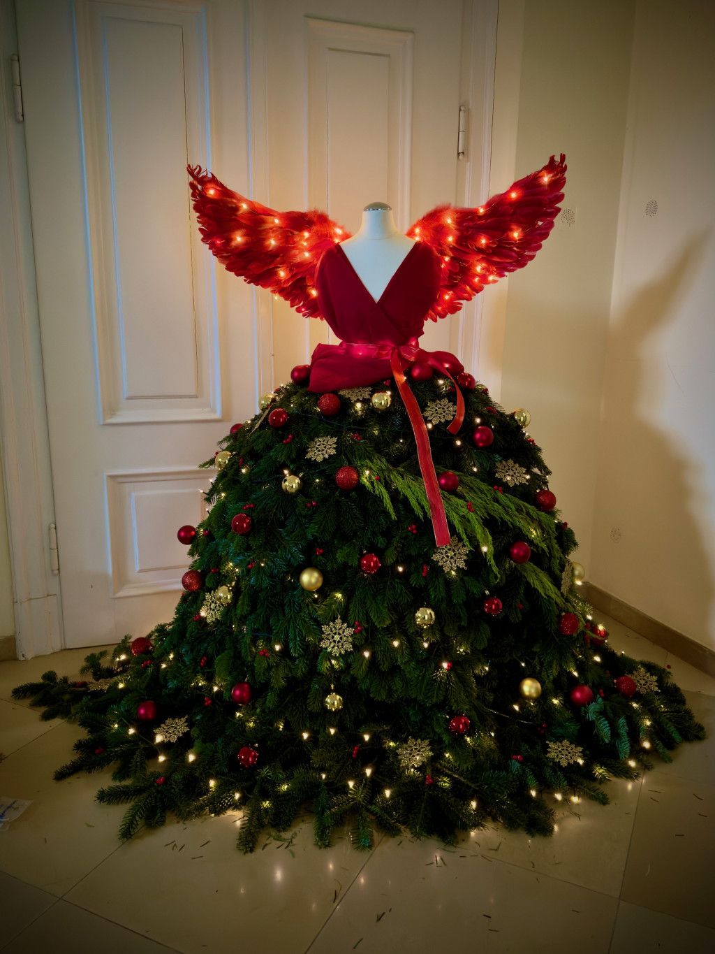 Weihnachtlich geschmückte Räume beim Adventmarkt