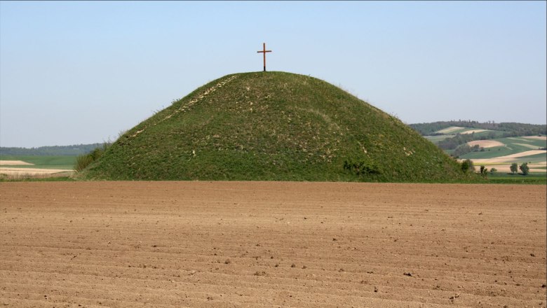 The famous burial mound in Großmugl, with a remaining height of 15 m, © Landessammlungen Niederösterreich, N. Weigl