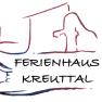 Logo des Ferienhauses Kreuttal mit Weinflasche, Trauben und Hausumriss.
