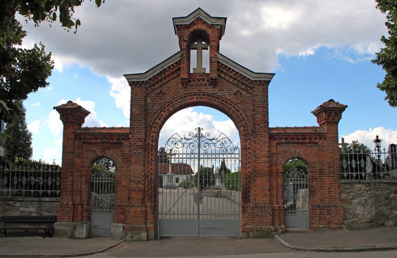Eingangstor zum Eggenburger Friedhof