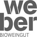 Logo ekologického vinařství Weber v šedém písmu.