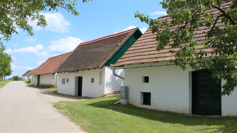 Wine cellar lane Ketzelsdorf, &copy; Weinviertel Tourismus / Kr&ouml;nigsberger