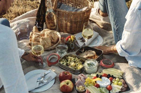 Picknick im Weinviertel: Genusskorb, © Weinviertel Tourismus / Michael Reidinger