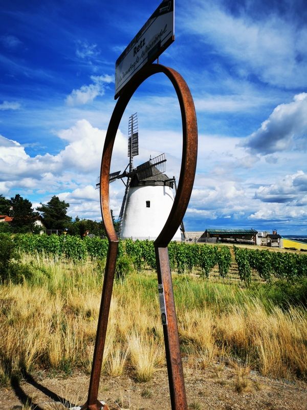 Schlüsselerlebnis mit Blick zur Windmühle