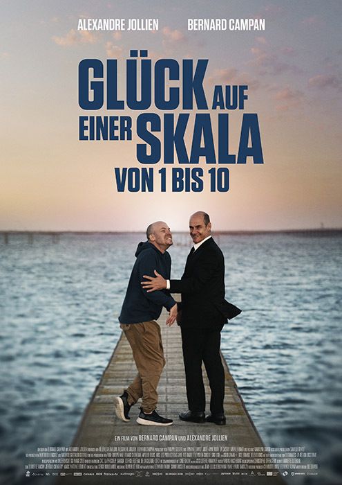 Zwei Männer, die auf einem Steg stehen