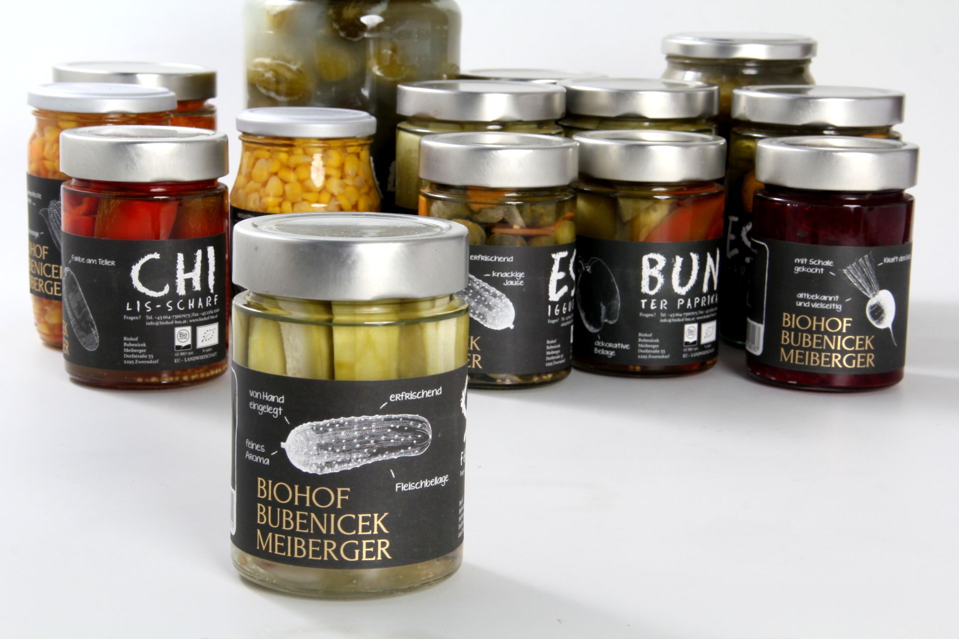Verschiedene Gläser mit eingelegtem Gemüse vom Biohof Bubenicek Meiberger.