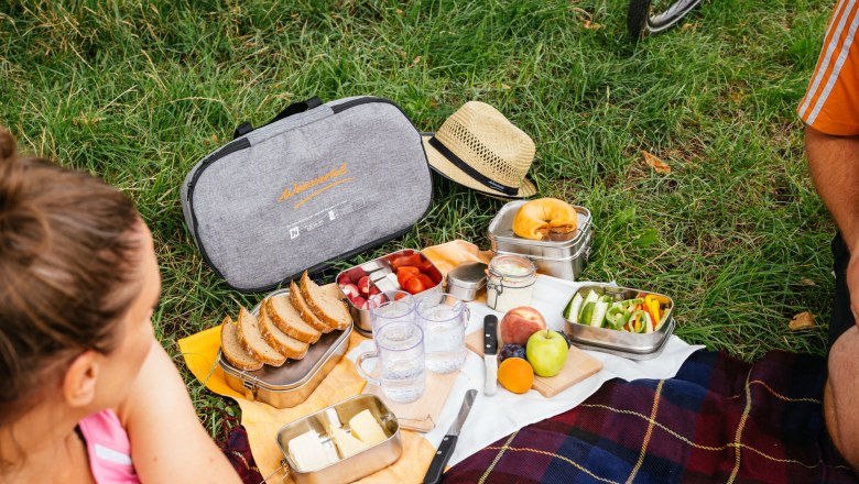 Weinviertler Picknickkorb-Set nach Herzenslust selbst befüllen, © Weinviertel Tourismus / Gollner