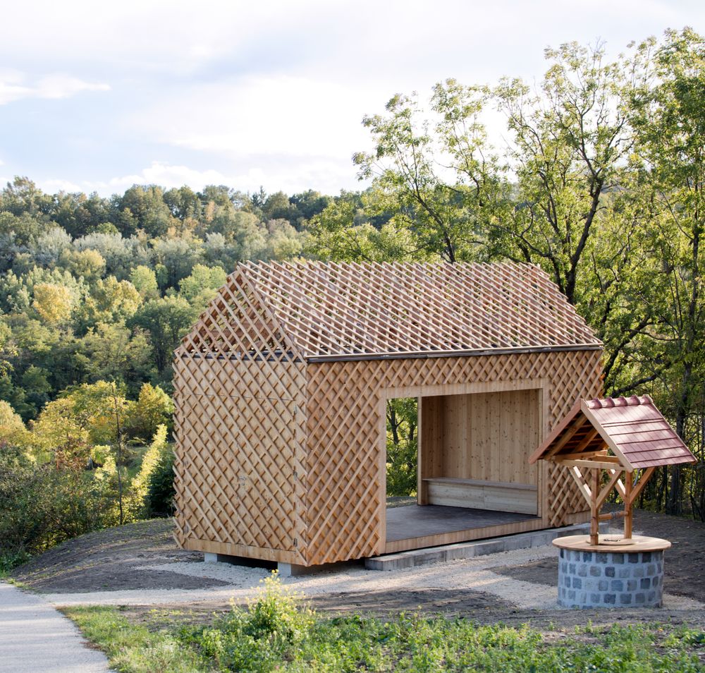 Weingartenhütte in der Landschaft