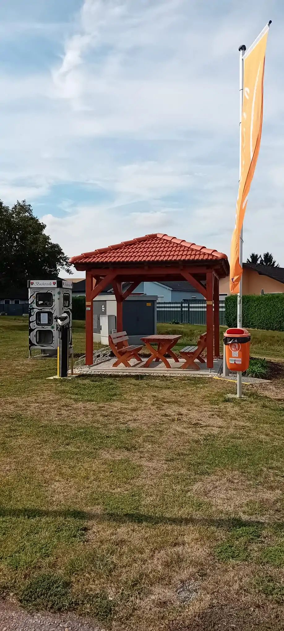 Odpočívadlo pro kola se servisní stanicí