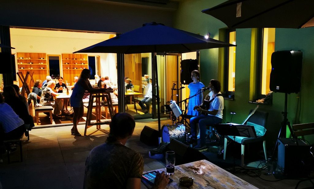Chillige Musik beim Heurigen Pletzer