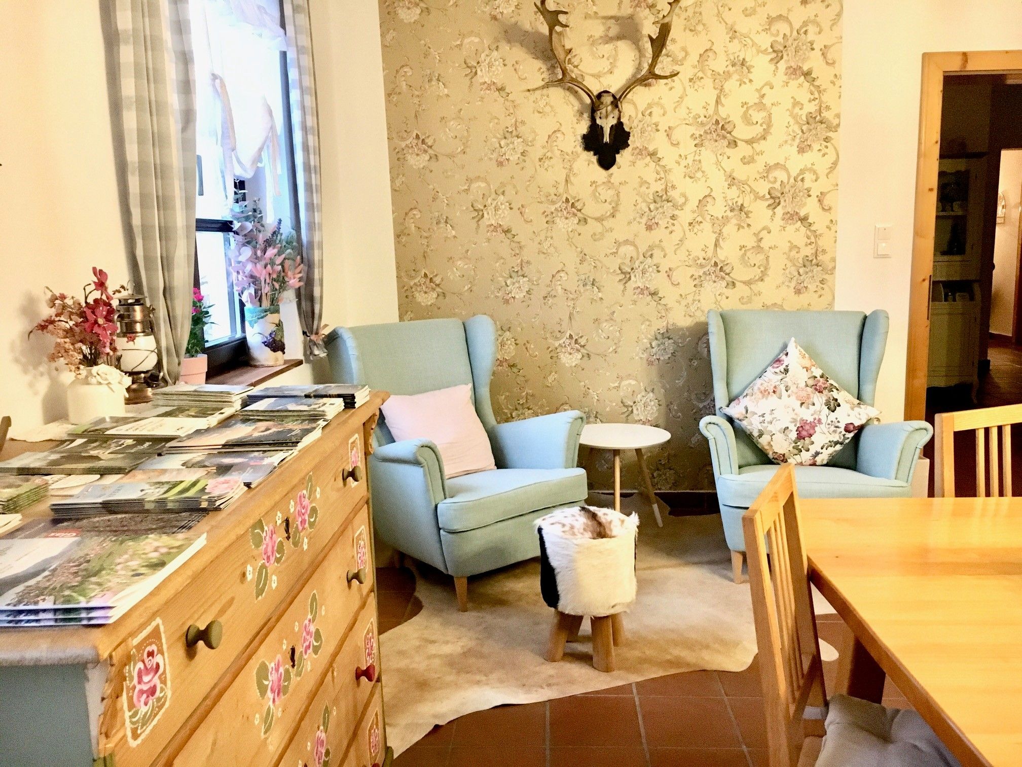 Kaminzimmer/Frühstücksraum