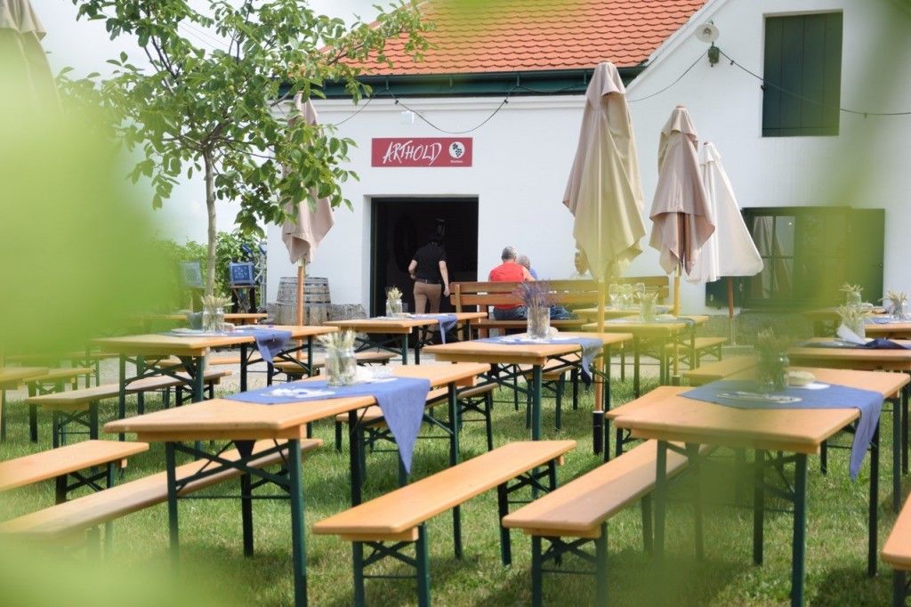 Wein, Schmankerl u. Kellergassenatmosphäre genießen